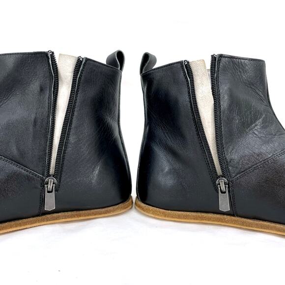 Sleek Black Leather Ankle Booties - Picture 6 of 10